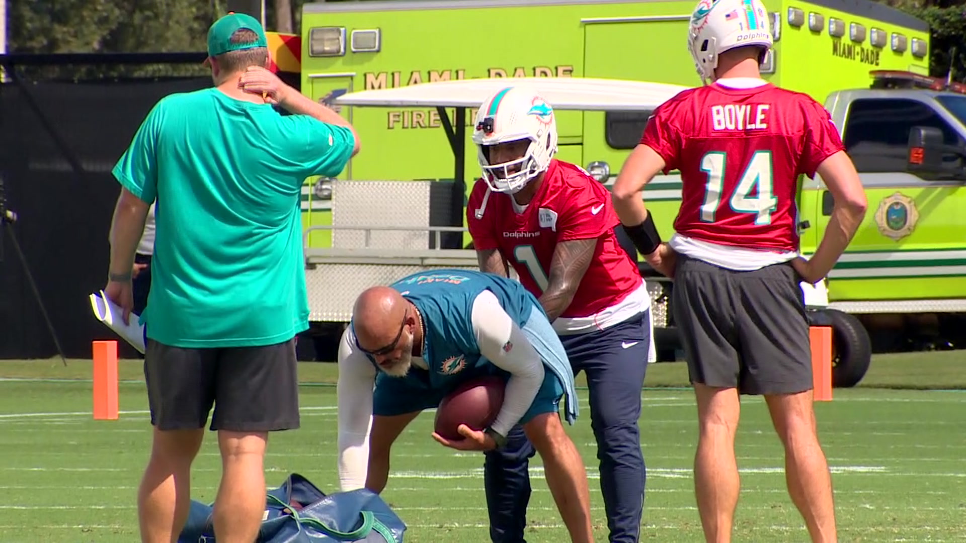 Tua Tagovailoa practices for the first time since suffering a concussion in Week 2 – WSVN 7News | Miami News, Weather, Sports | Fort Lauderdale