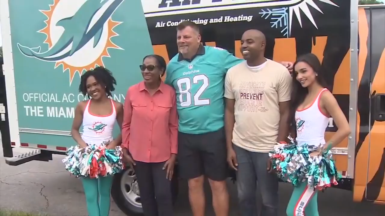 Miami Gardens woman gifted new AC unit by Miami Dolphins, Air Pros USA – WSVN 7News | Miami News, Weather, Sports | Fort Lauderdale