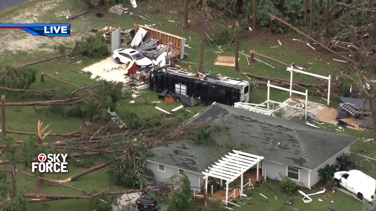 Cleanup crews assess damage in Palm Beach Gardens after Hurricane