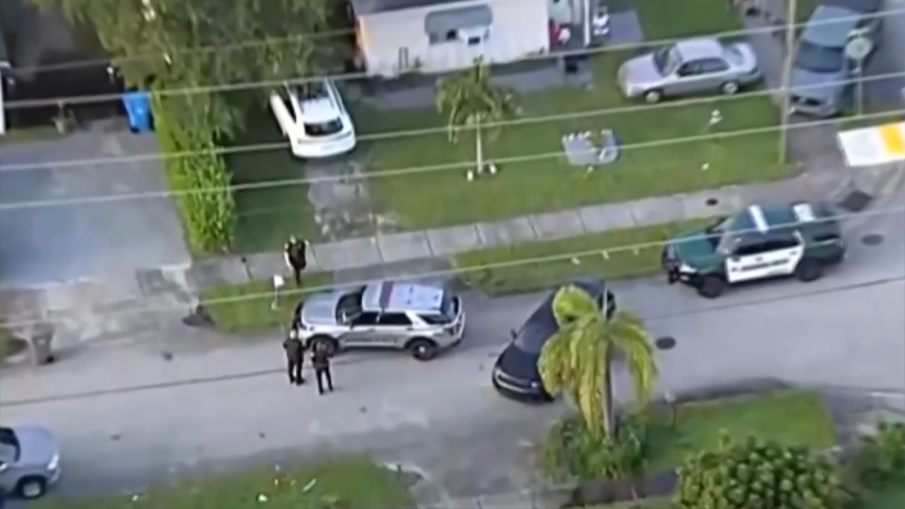 1 in custody, 1 on the loose after police pursuit of stolen