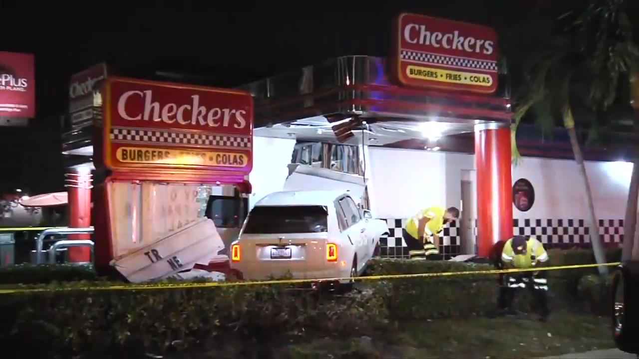 Man arrested after stealing Rolls-Royce SUV, crashing into Checkers ...
