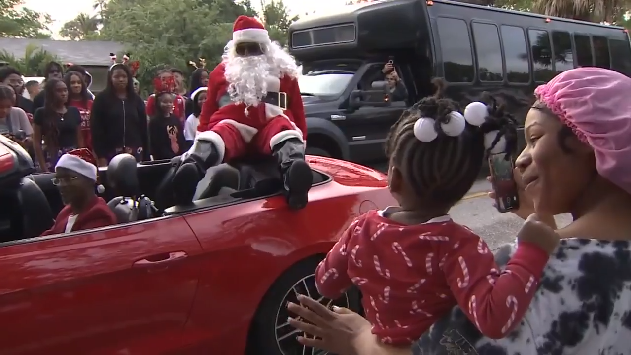 Santa’s helpers distribute gifts to children in Fort Lauderdale on ...