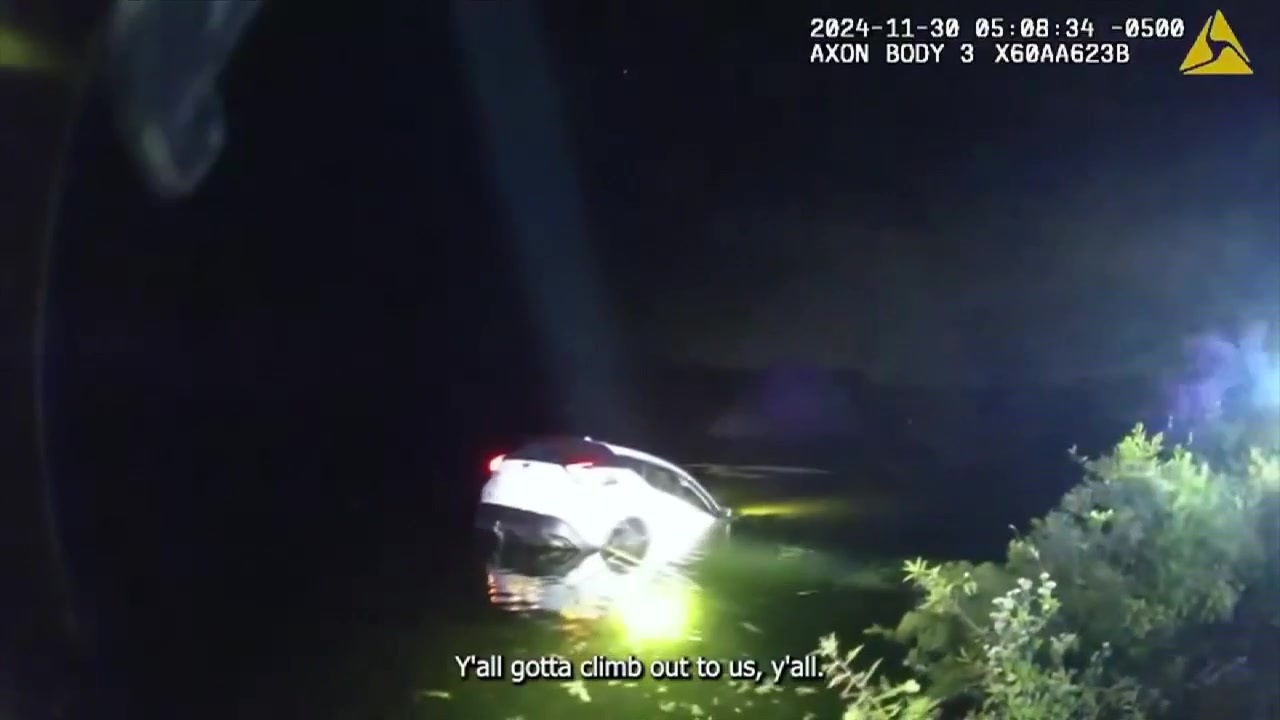 2 women rescued after car sinks into pond in St. Augustine – WSVN 7News | Miami News, Weather, Sports | Fort Lauderdale