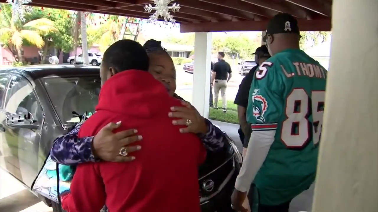 Deerfield Beach family receives Christmas miracle after being gifted new roof by Miami Dolphins, Action Roofing – WSVN 7News | Miami News, Weather, Sports | Fort Lauderdale