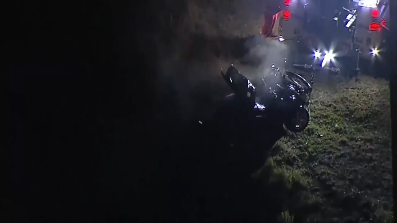 Driver hospitalized after car goes into canal in SW Miami-Dade – WSVN 7News | Miami News, Weather, Sports