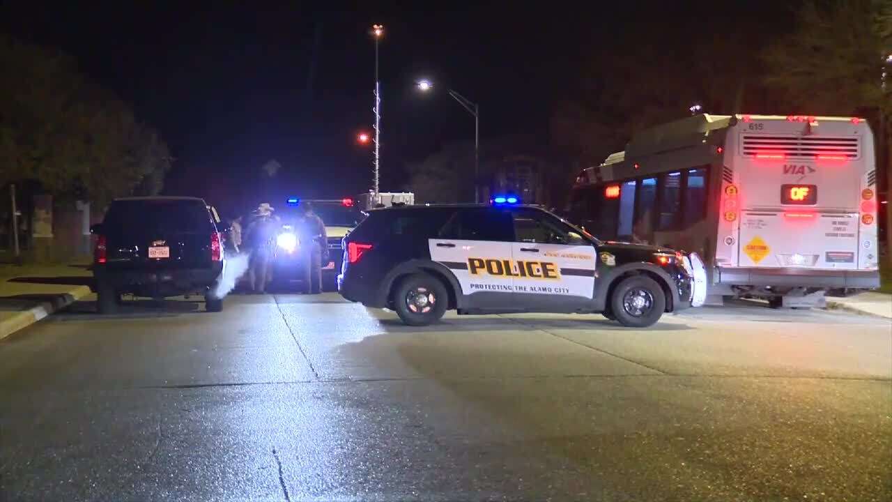 7 police officers wounded in San Antonio shooting - WSVN 7News | Miami ...