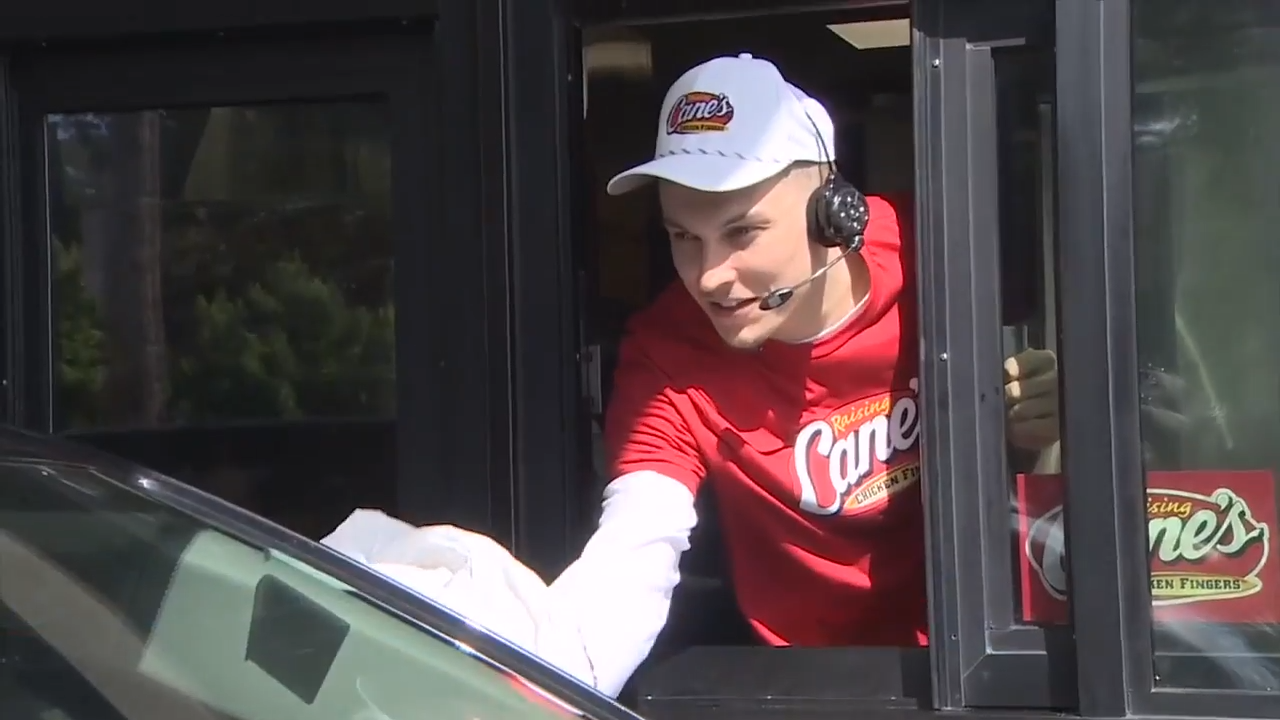 Miami Heat’s Tyler Herro serves up lunch at Raising Cane’s in Doral after 3-point contest win – WSVN 7News | Miami News, Weather, Sports | Fort Lauderdale