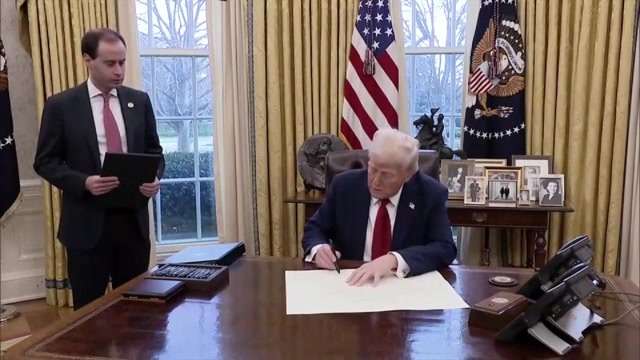Trump puts tariffs on Canada, Mexico and China, spurring trade war as ...