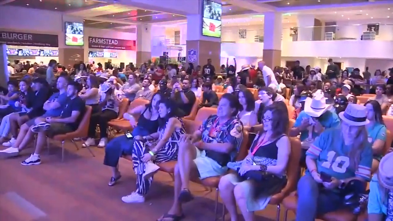 Verizon host Superbowl Fan Fest at Hard Rock Stadium – WSVN 7News | Miami News, Weather, Sports | Fort Lauderdale