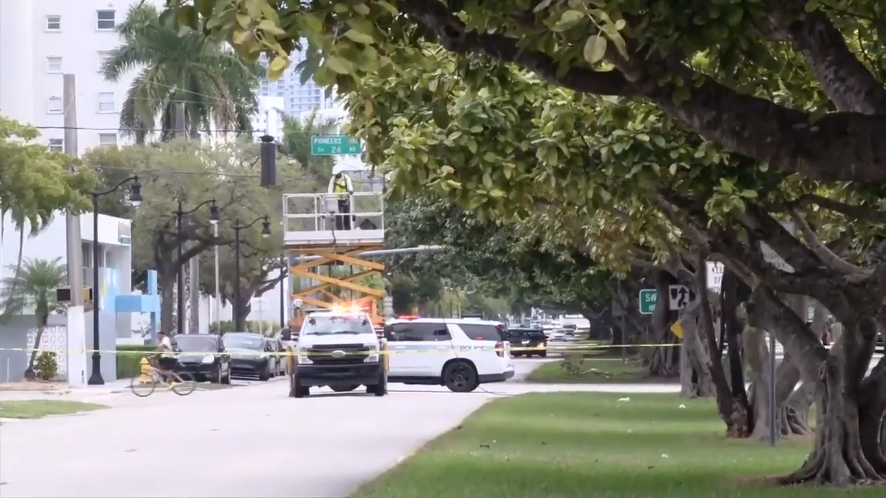 Downed powerline causes traffic delays in Miami – WSVN 7News | Miami News, Weather, Sports