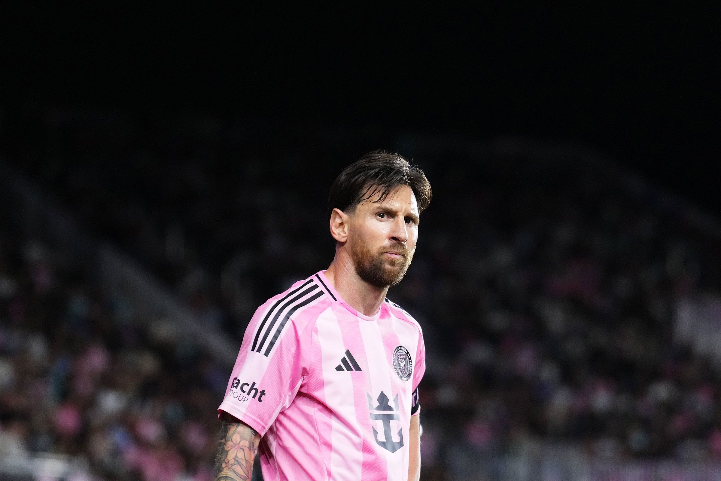 Lionel Messi fined for grabbing the neck of an opposition coach – WSVN 7News | Miami News, Weather, Sports | Fort Lauderdale