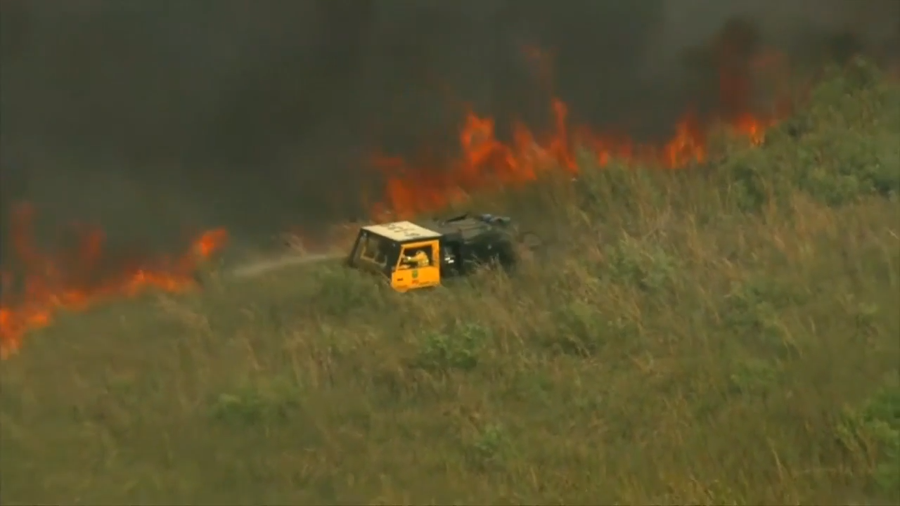 Crews continue battling grass fire in South Miami-Dade; Flames burn 700 acres, 60% contained – WSVN 7News | Miami News, Weather, Sports | Fort Lauderdale