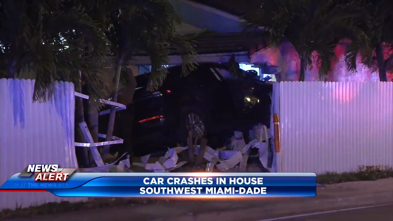 Car crashes into home in SW Miami-Dade – WSVN 7News | Miami News, Weather, Sports