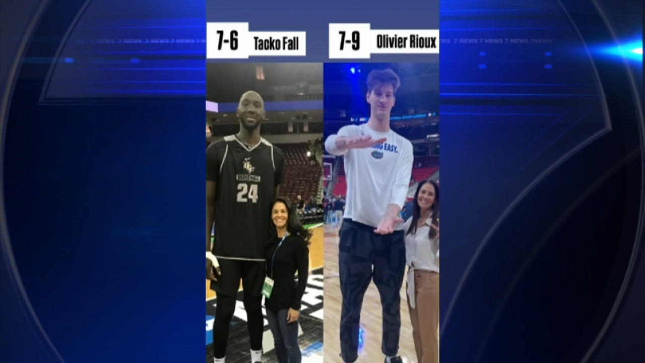 Florida Gators’ 7-foot-9 Oliver Rioux towers over CBS’ Tracy Wolfson in viral photo – WSVN 7News | Miami News, Weather, Sports | Fort Lauderdale