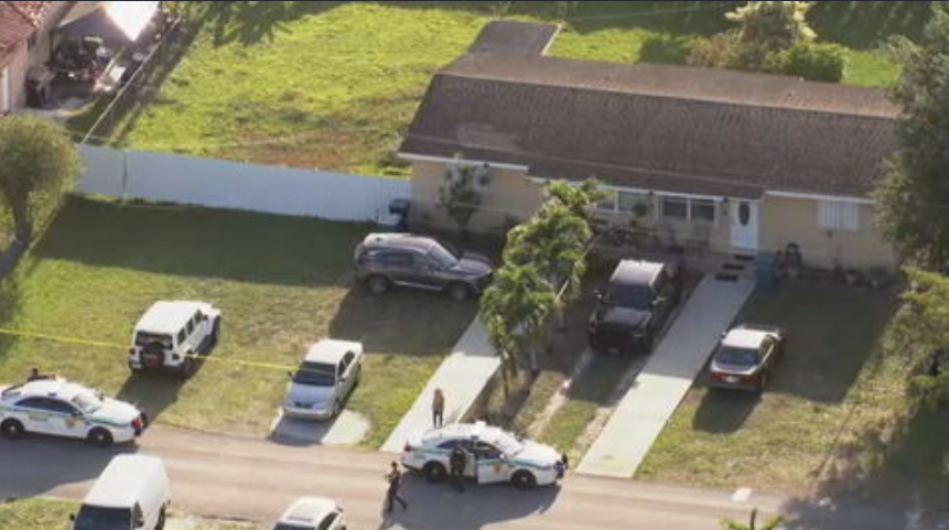Woman dead after shooting at West Miami-Dade duplex; gunman on the ...