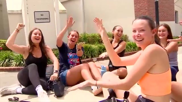 Florida fans hold watch party in Gainesville for championship game between Florida, Houston – WSVN 7News | Miami News, Weather, Sports | Fort Lauderdale