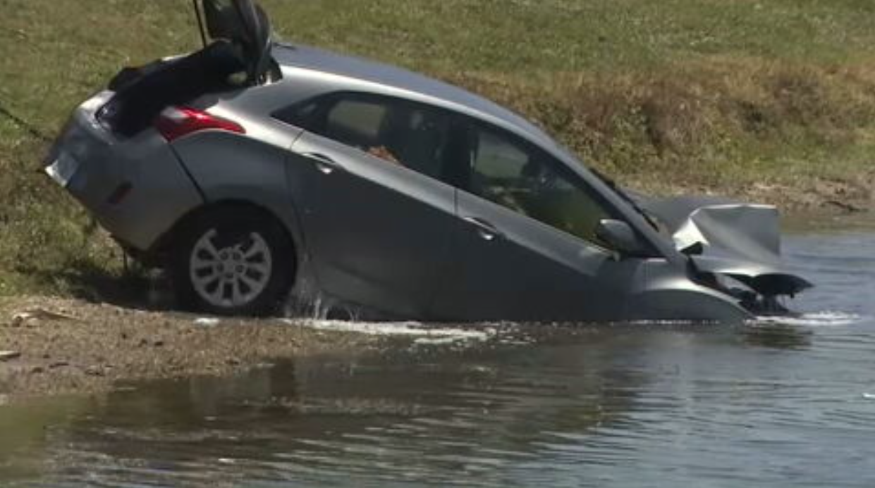 Driver pulled to safety after SUV plunges into Tamarac canal - WSVN ...