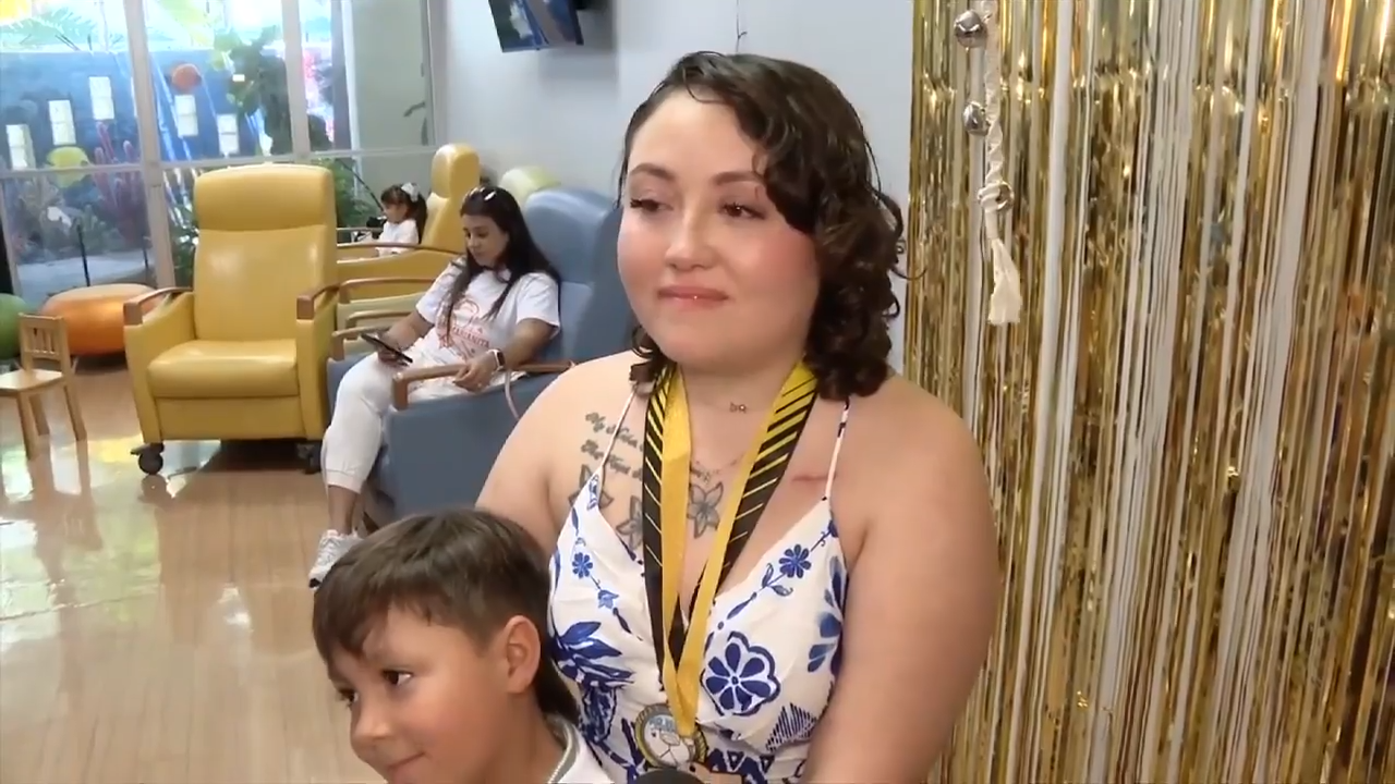 ‘I’m reborn again’: 27-year-old rings the bell to mark end of second cancer treatment in Fort Lauderdale – WSVN 7News | Miami News, Weather, Sports | Fort Lauderdale ‘I’m reborn again’: 27-year-old rings the bell to mark end of second cancer treatment in Fort Lauderdale – WSVN 7News | Miami News, Weather, Sports | Fort Lauderdale