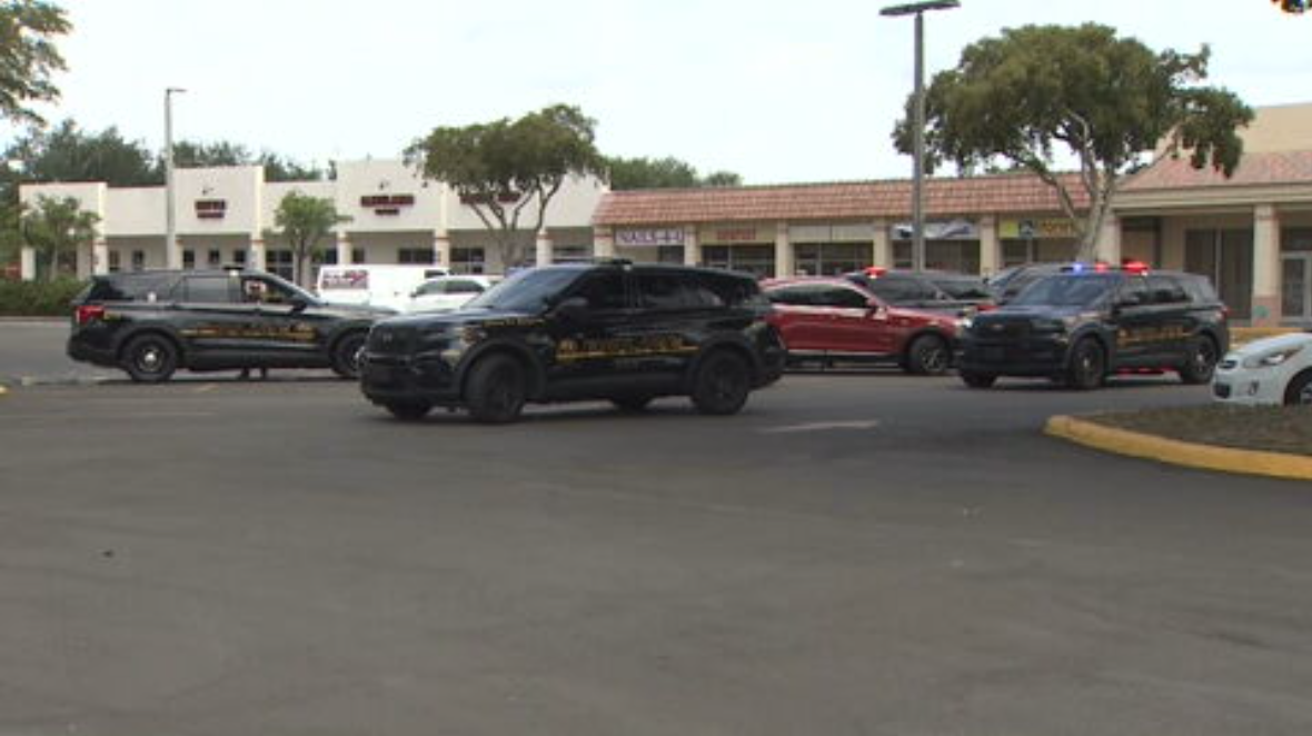 Man arrested after fleeing traffic stop in Miramar with 3-year-old ...