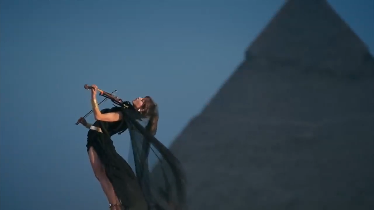 Violinist Lindsey Stirling is bringing her talent–and a symphony– to Miami for the first time – WSVN 7News | Miami News, Weather, Sports