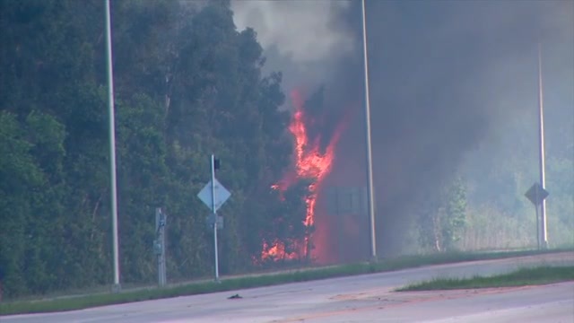 Krome Avenue reopens as crews battle grass fire in West Miami-Dade – WSVN 7News | Miami News, Weather, Sports