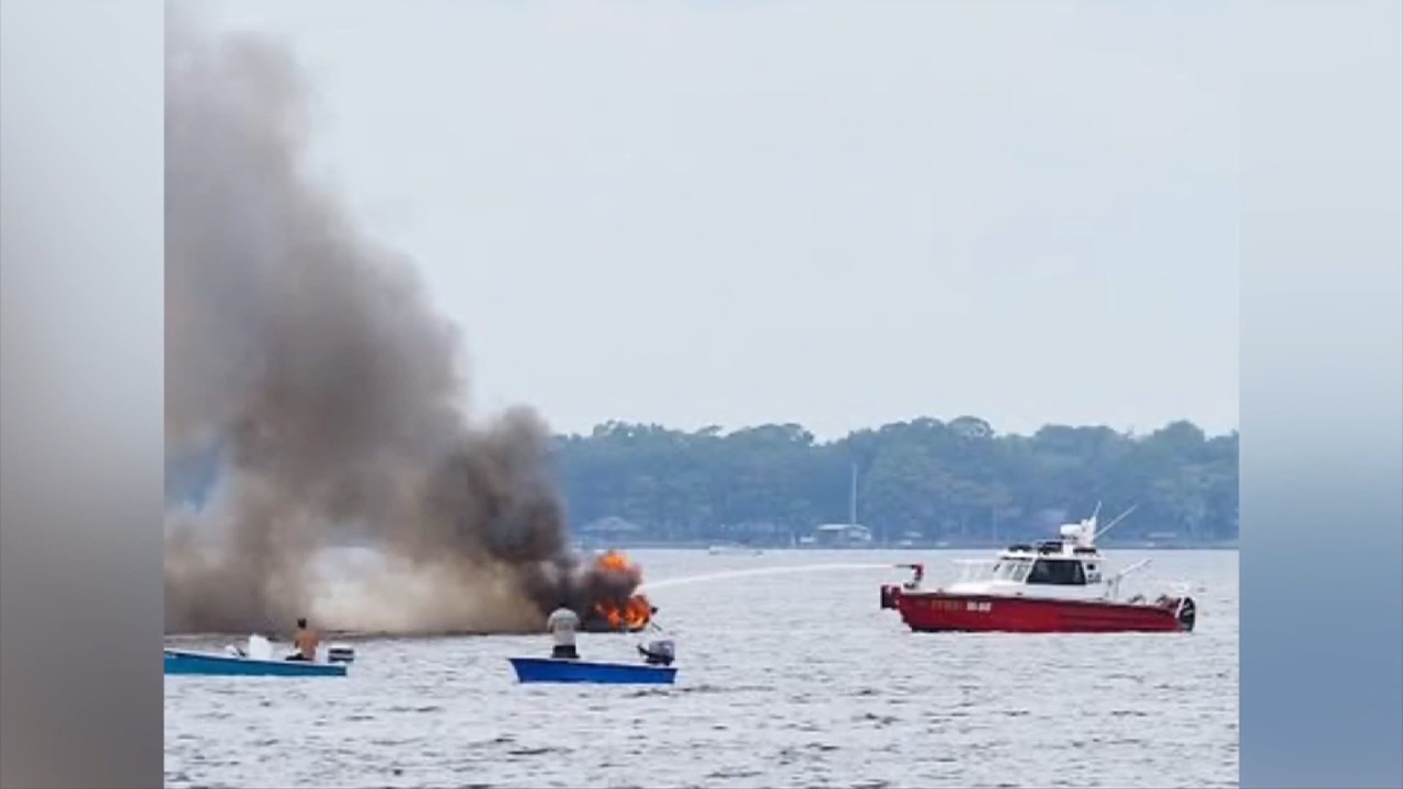 Father and son help rescue family and dog from boat fire on St. Johns River – WSVN 7News | Miami News, Weather, Sports