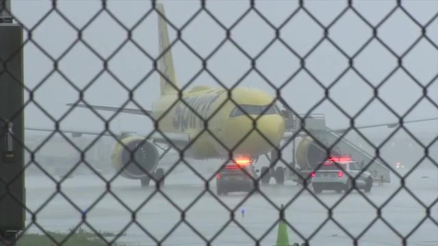 3 detained after call of bomb threat on plane at FLL - WSVN 7News - Miami News, Weather, Sports