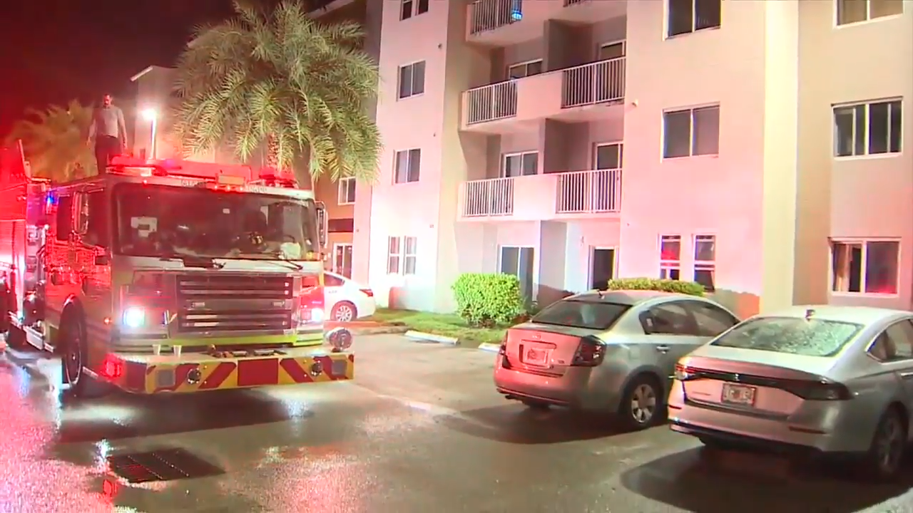 MDFR extinguishes apartment on fire in Southwest Miami-Dade – WSVN 7News | Miami News, Weather, Sports