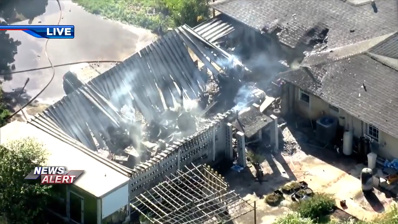 2 pets dead following SW Miami-Dade garage fire that spread to adjacent home – WSVN 7News | Miami News, Weather, Sports