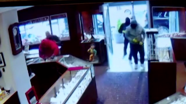 Thieves grab $2 million in jewelry in Seattle heist that took less than ...