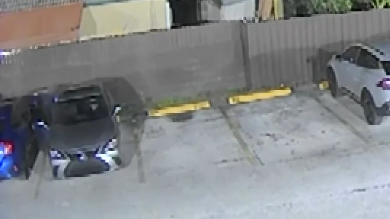 Surveillance video shows thieves stealing car from apartment complex in ...