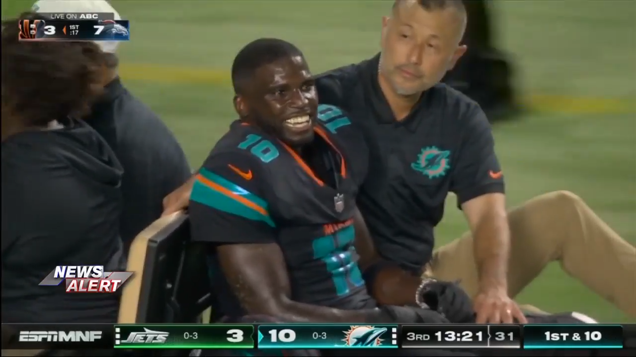 Dolphins’ Tyreek Hill carted off field and taken to hospital with serious left leg injury – WSVN 7News | Miami News, Weather, Sports | Fort Lauderdale