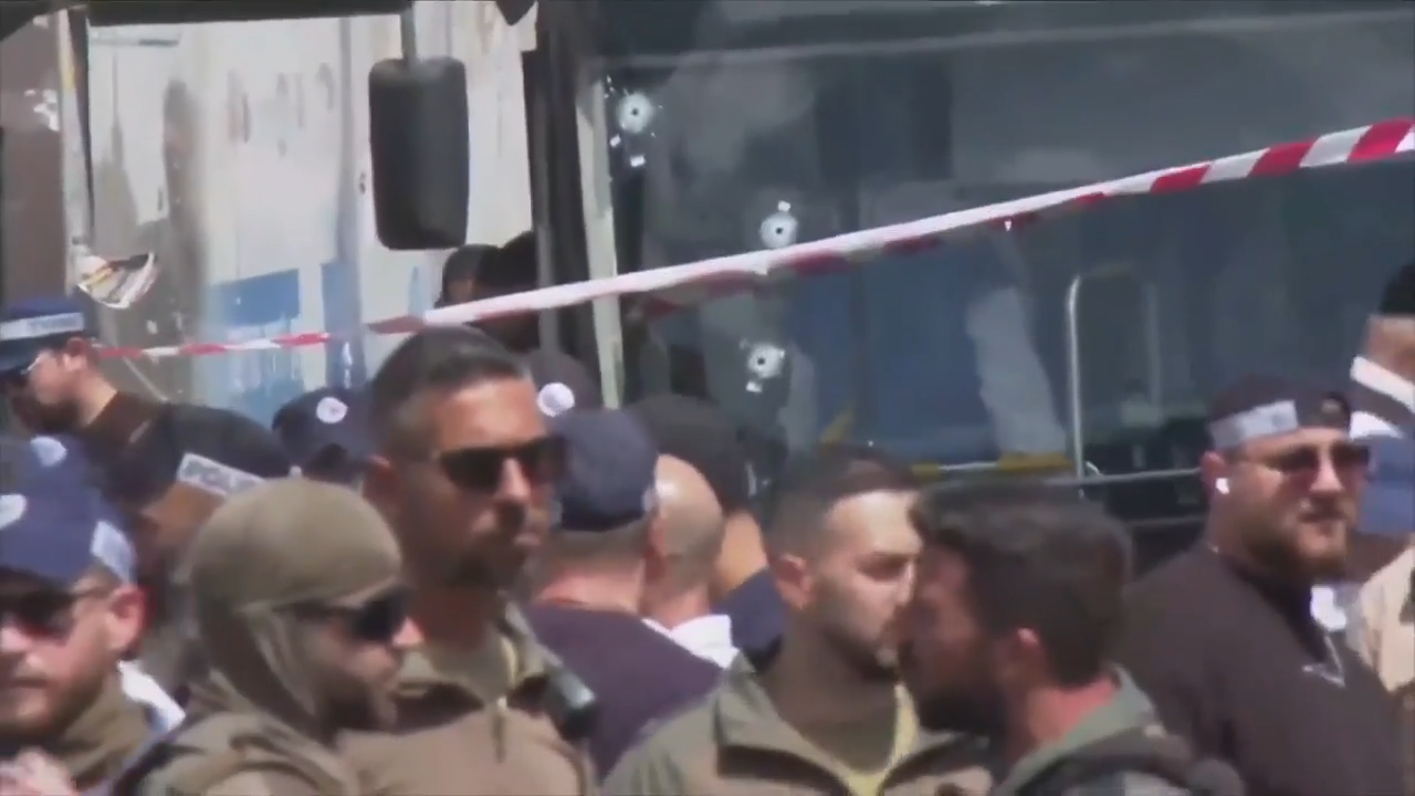 Palestinian gunmen kill 6 people in attack on Jerusalem bus stop - WSVN ...