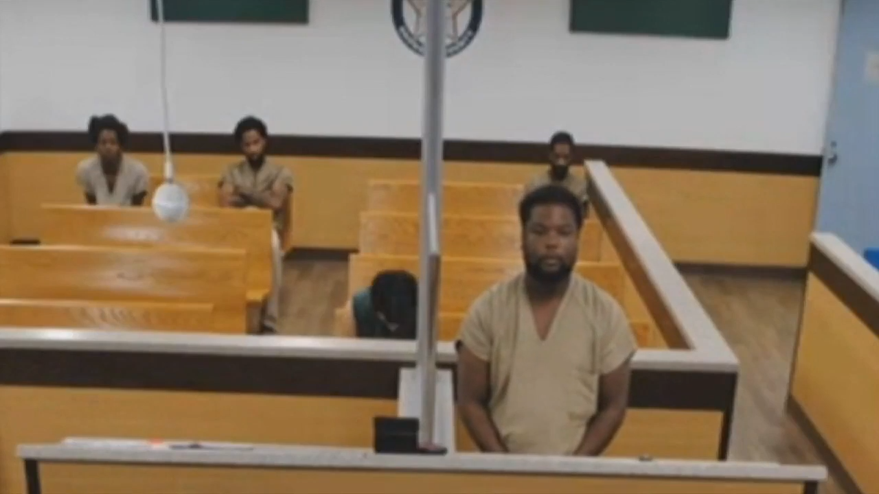 Man turns himself in, faces judge after barricading self in Fort ...