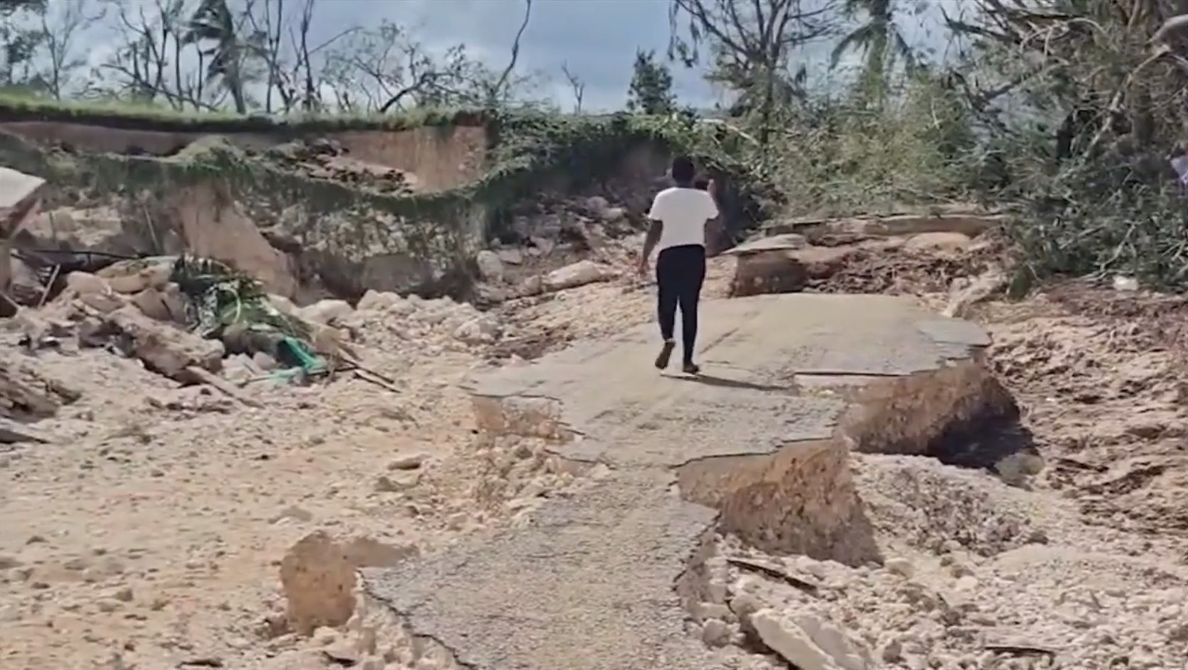 SANTIAGO DE CUBA, Cuba (AP) — People across the northern Caribbean were digging out from the destruction of Hurricane Melissa on Thursday as deaths from the catastrophic<a class="excerpt-read-more" href="https://wsvn.com/news/us-world/haiti-jamaica-and-cuba-pick-up-the-pieces-after-melissas-destruction/">Read More</a>