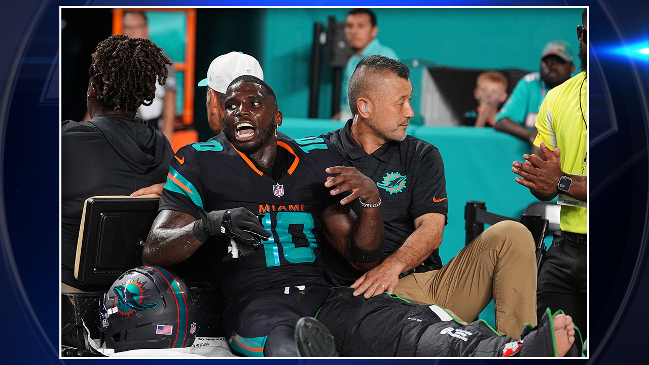 Dolphins place Tyreek Hill on IR with knee injury, bring back veteran Cedrick Wilson Jr – WSVN 7News | Miami News, Weather, Sports | Fort Lauderdale