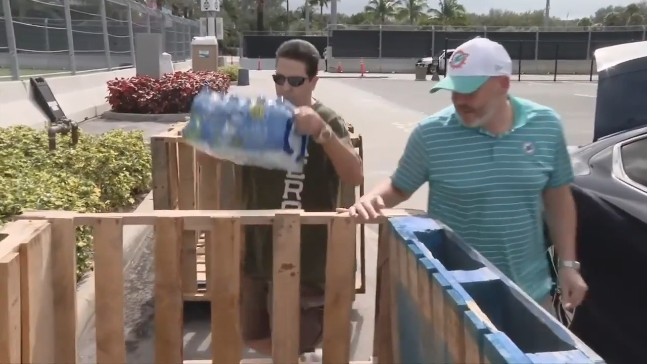 Miami Dolphins host donation drive for crucial supplies for Hurricane Melissa victims – WSVN 7News | Miami News, Weather, Sports | Fort Lauderdale