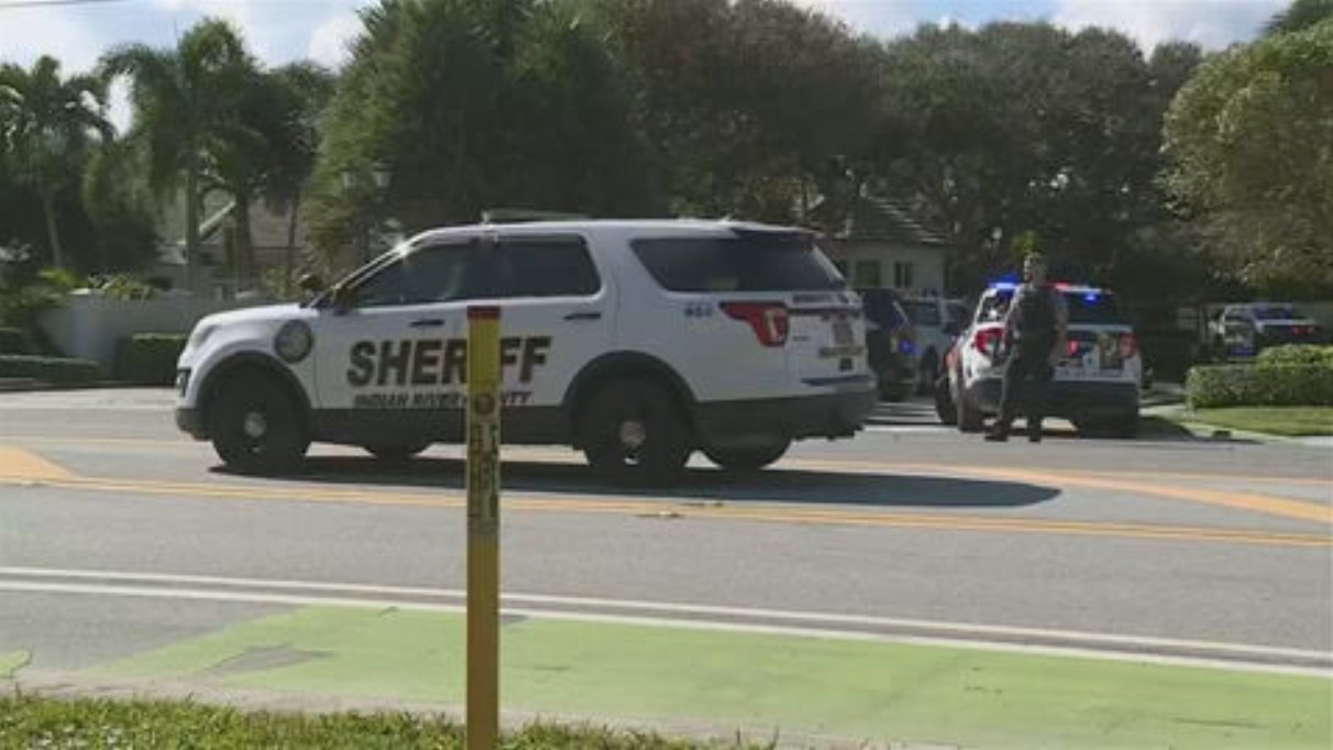 VERO BEACH, Fla. (AP) — A Florida sheriff’s deputy was killed while attempting to serve an eviction notice Friday in a beachside residence on the<a class="excerpt-read-more" href="https://wsvn.com/news/local/florida/florida-eviction-turns-deadly-as-a-deputy-is-killed-shooter-and-two-others-wounded/">Read More</a>