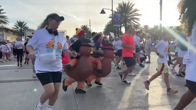 Turkey Trot races draw thousands to Tropical Park, Fort Lauderdale Beach on Thanksgiving morning