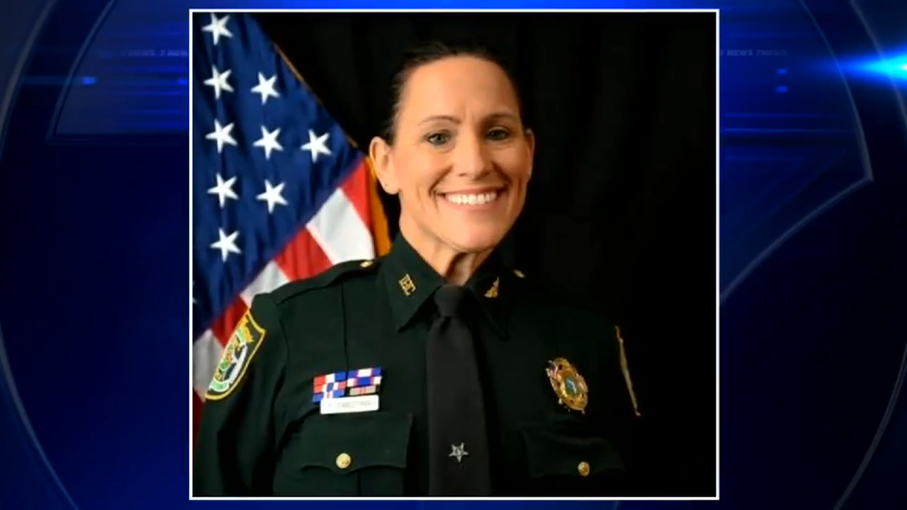 VERO BEACH, Fla. (AP) — A Florida sheriff’s deputy was killed while attempting to serve an eviction notice Friday in a beachside residence on the<a class="excerpt-read-more" href="https://wsvn.com/news/local/florida/florida-eviction-turns-deadly-as-a-deputy-is-killed-shooter-and-2-others-wounded/">Read More</a>