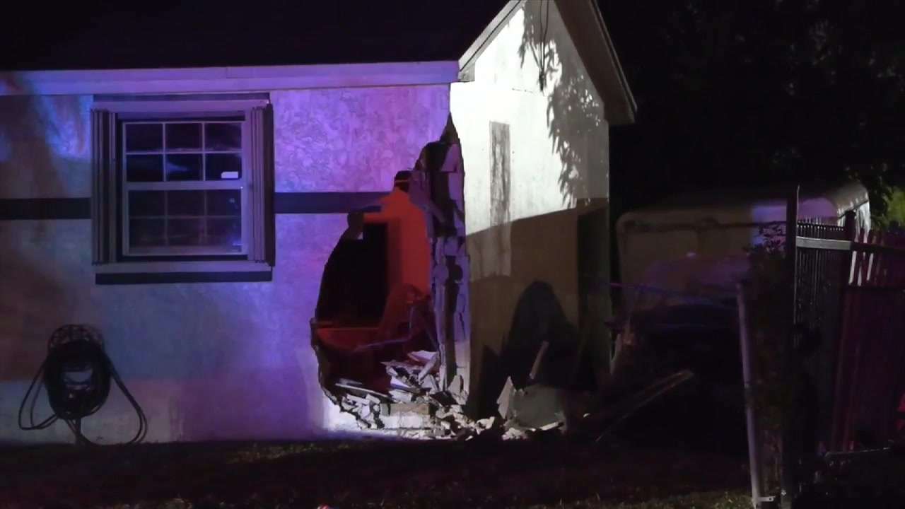 No injuries after van slams into Miami Gardens Home - WSVN 7News ...