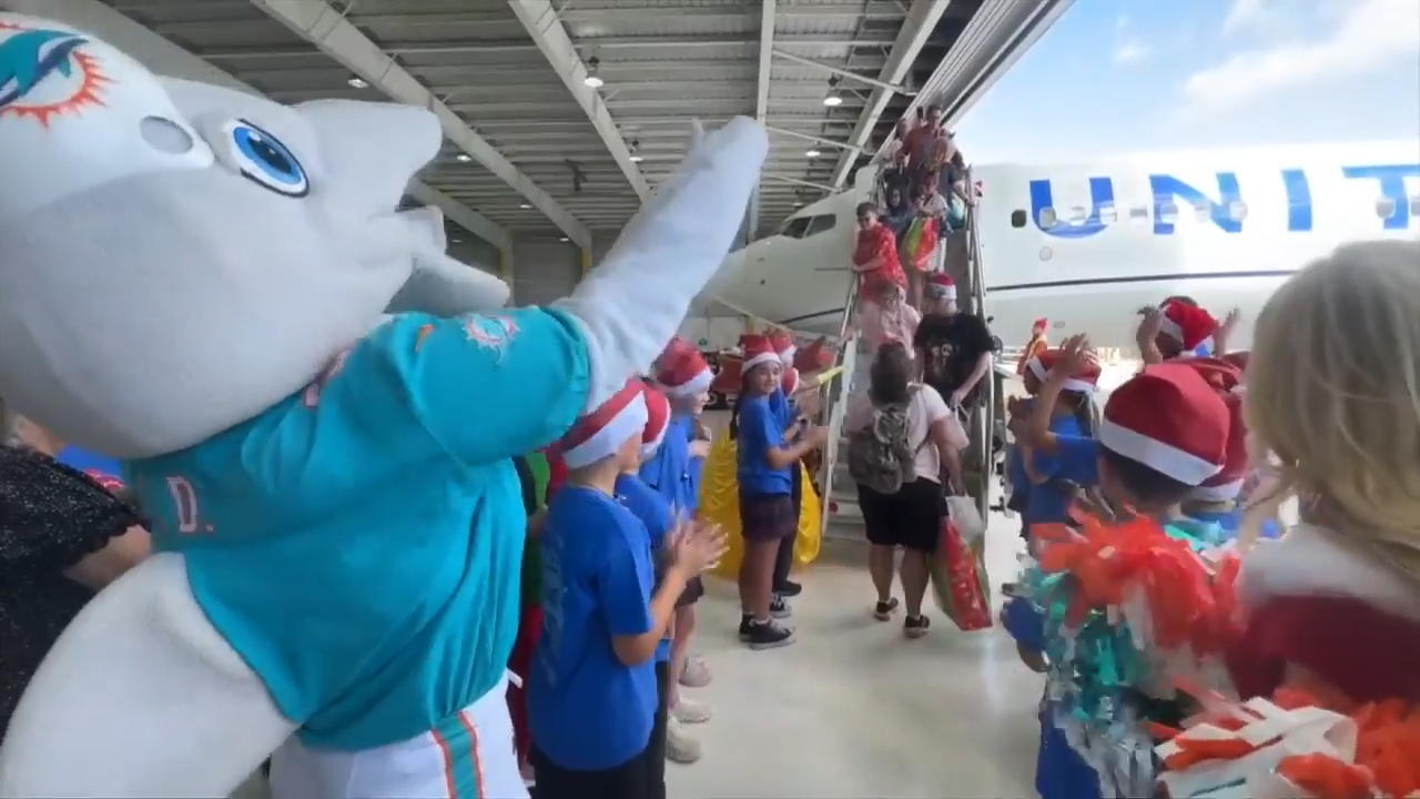 Families, patients at Joe DiMaggio’s Children’s Hospital board flight to see Santa in North Pole – WSVN 7News | Miami News, Weather, Sports | Fort Lauderdale