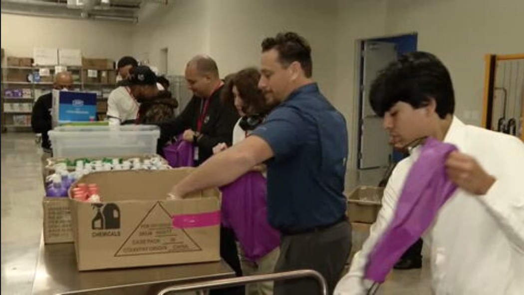 Students of Miami Heat’s school-to-work program visit Lotus House Women’s Shelter to provide holiday meals, gifts – WSVN 7News | Miami News, Weather, Sports | Fort Lauderdale