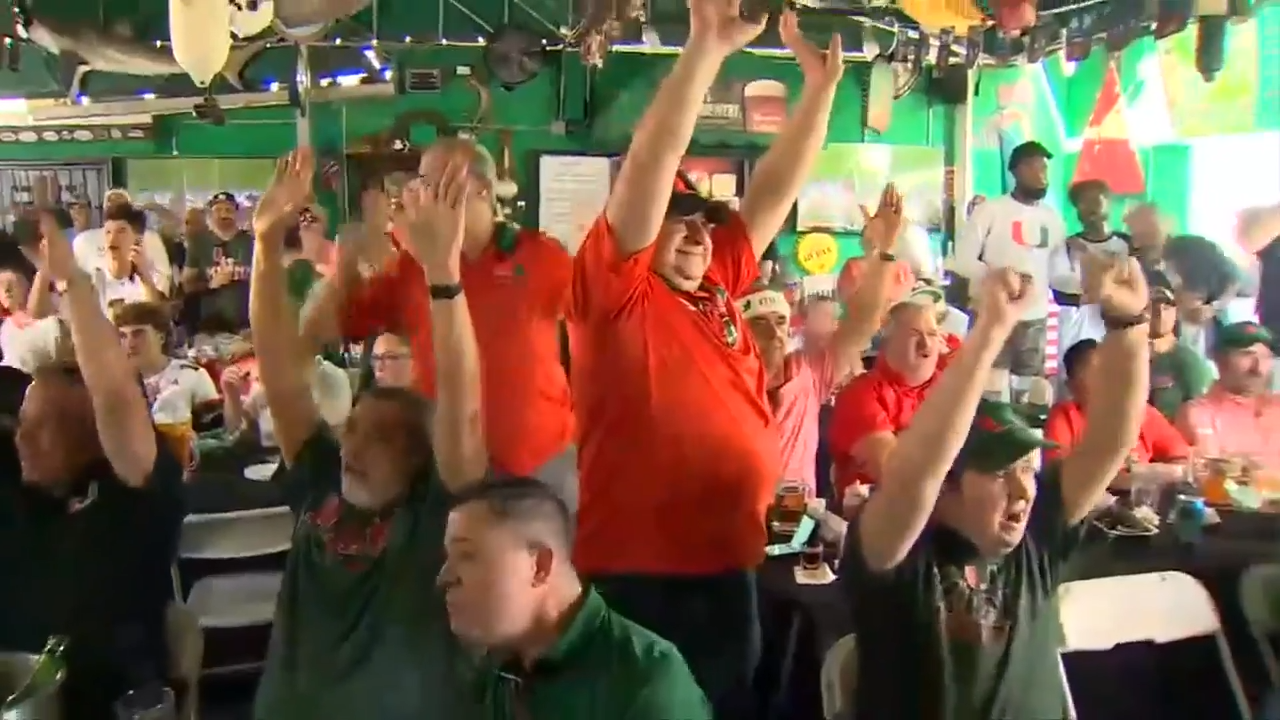 Miami Hurricanes fans celebrate historic win against Texas A&M Aggies in Southwest Miami-Dade – WSVN 7News | Miami News, Weather, Sports | Fort Lauderdale