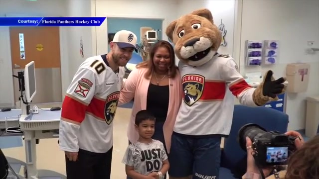 Panthers’ Greer, AutoNation reps visit pediatric cancer patients at Joe DiMaggio Children’s Hospital – WSVN 7News | Miami News, Weather, Sports | Fort Lauderdale