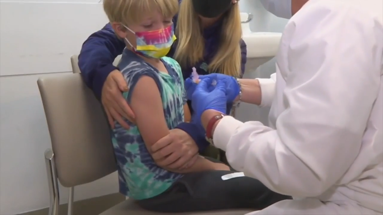 Medical experts meet to discuss childhood vaccine changes as Trump administration recommends fewer shots