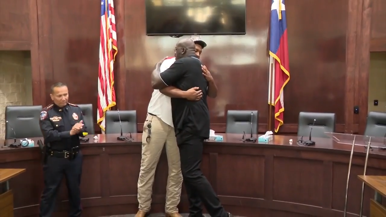 Shaq mentors Texas man aspiring to become state’s tallest officer at 7’3″ – WSVN 7News | Miami News, Weather, Sports | Fort Lauderdale