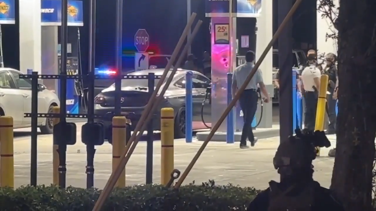 MIRAMAR, FLA. (WSVN) - One person is dead and two others are injured after shots rang out at a gas station in Miramar, Tuesday evening.According<a class="excerpt-read-more" href="https://wsvn.com/news/local/broward/1-dead-2-injured-after-shooting-at-miramar-gas-station/">Read More</a>