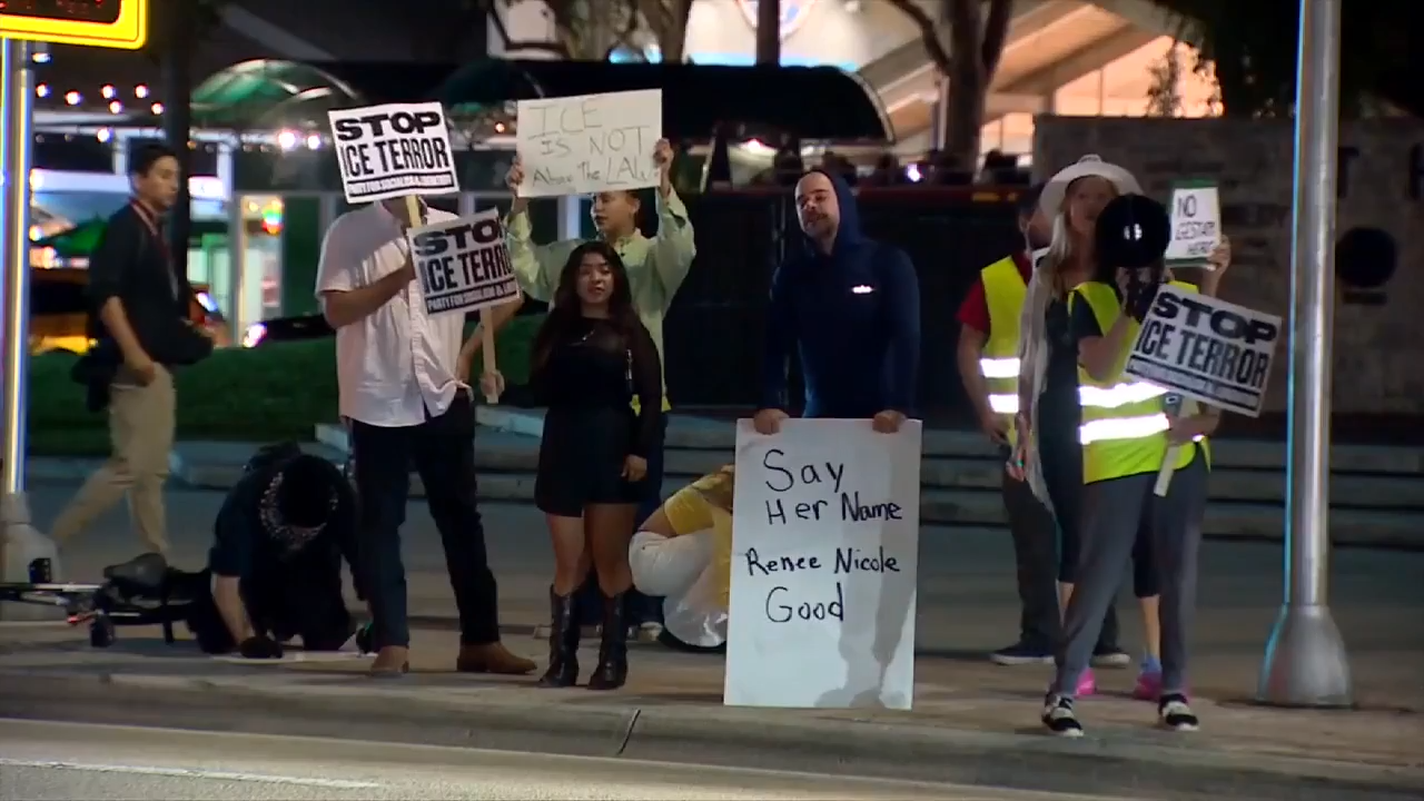 MIAMI (WSVN) - A group of demonstrators gathered at the Torch of Friendship to denounce the Immigration and Customs Enforcement agency after an officer fatally<a class="excerpt-read-more" href="https://wsvn.com/news/us-world/demonstrators-gather-in-downtown-miami-to-denounce-ice-following-fatal-minneapolis-shooting/">Read More</a>