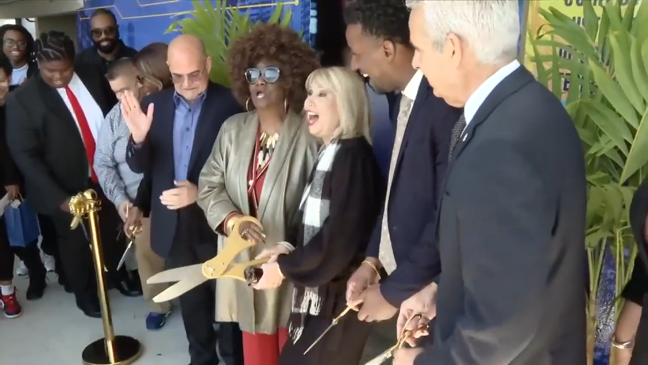 M-DCPS superintendent, community leaders unveil new computer lab at D. A. Dorsey Technical College